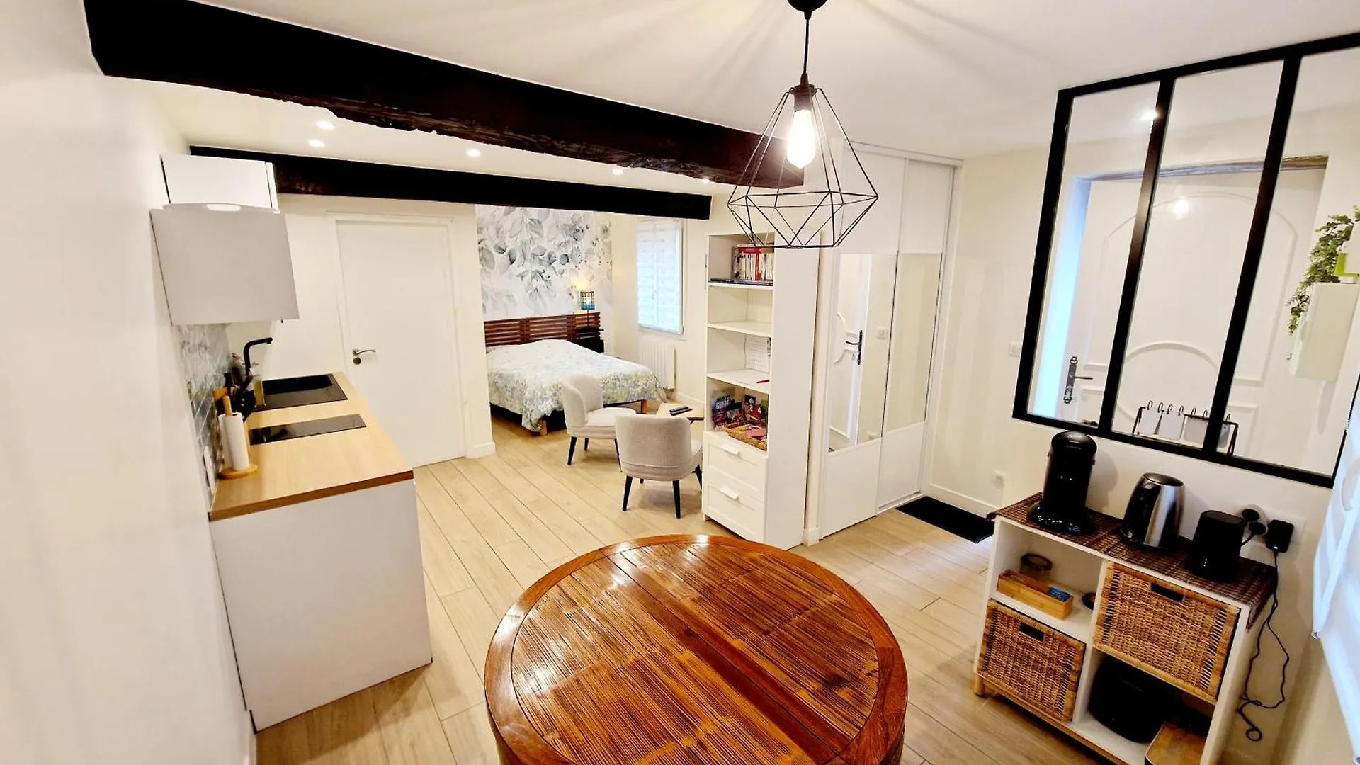 Studio Entierement Equipe Cailloux-sur-Fontaines France